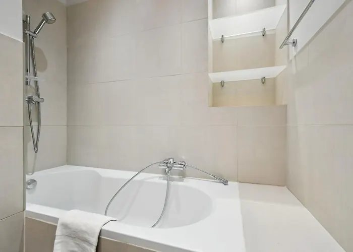 Апартаменты Serenty - Champs-elysees & Arc De Triomphe Париж